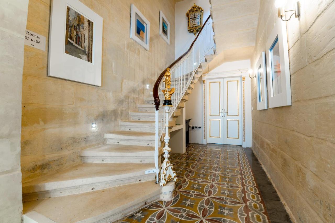 Monreal Boutique Townhouse - R024Rm3 Paola Exterior foto
