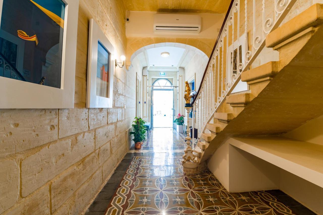 Monreal Boutique Townhouse - R024Rm3 Paola Exterior foto